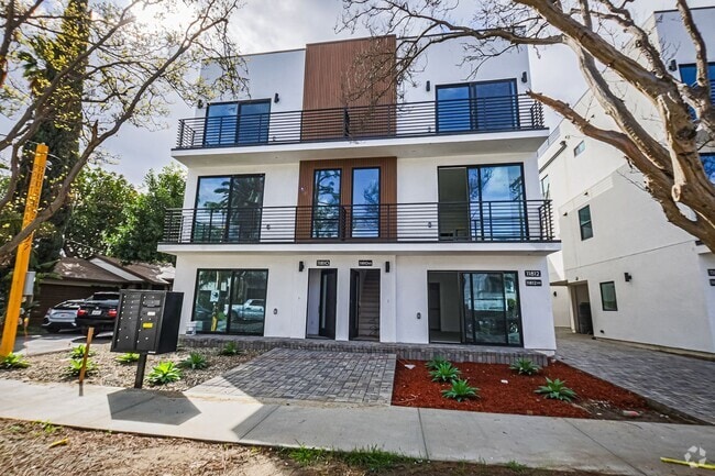 Building Photo - Be the first to live in this brand new 4 b... Unit 4 Rental