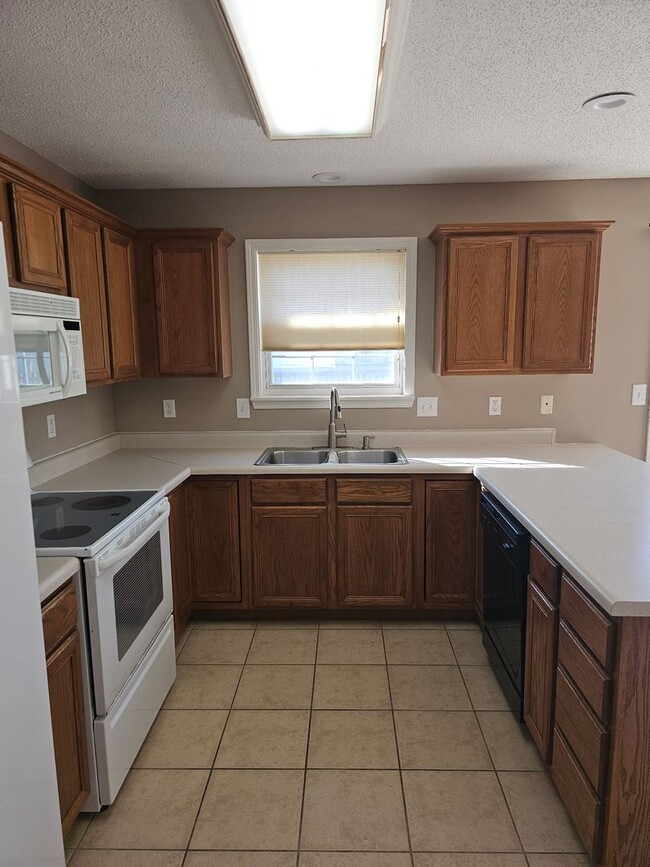 Photo - 3 Bedroom 2 Bath Home in Seven Oaks Neighborhood