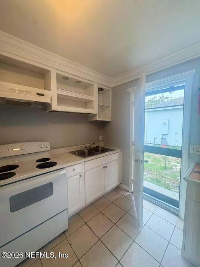 Photo - 429 W 18th St
