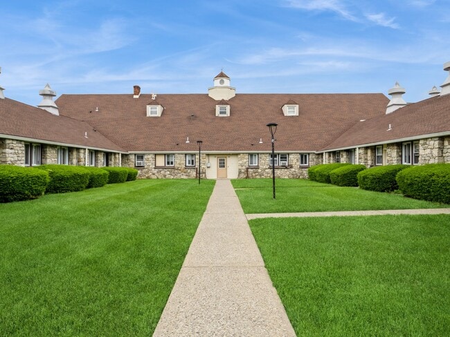 Photo - Spacious Two-Bedroom Apartment Unit E02