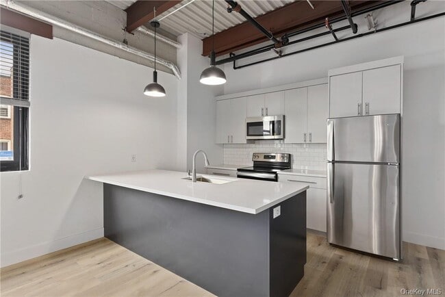 189 N Main St Unit 6
