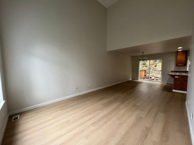 Photo - Spacious Four Bedroom Home with Bonus Room - Toledo St