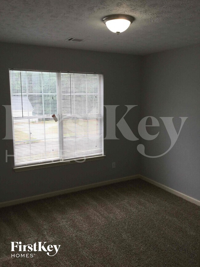 Photo - 715 Grove Pointe Cir