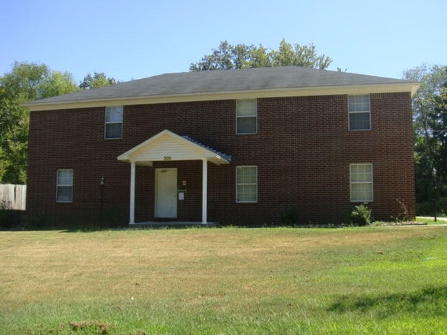 Building Photo - 300 E Carthage Ave Unit D
