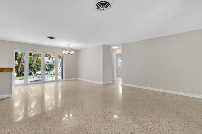 Photo - 1911 NE 27th St