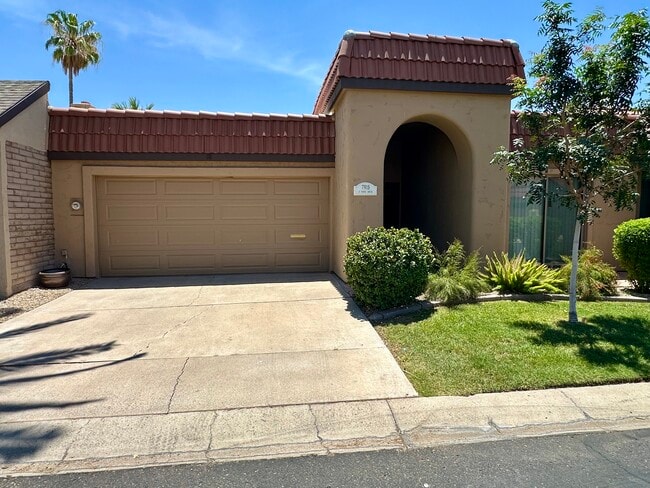 Building Photo - 7915 E Vista Dr