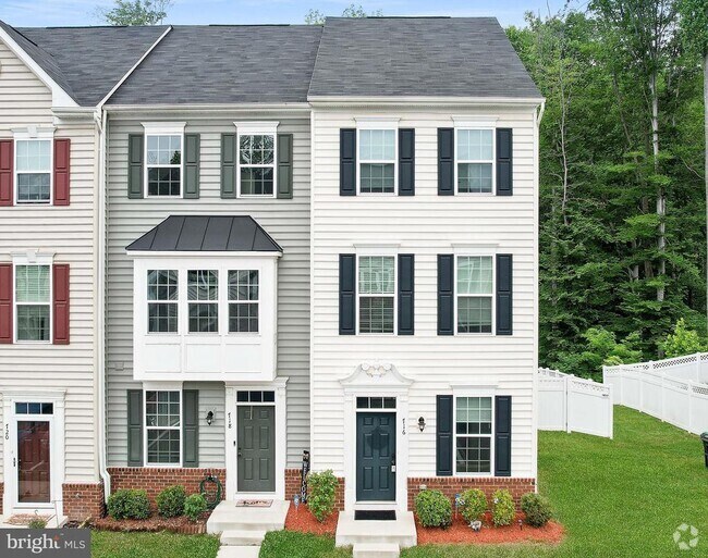Building Photo - 716 River Crest Way Rental