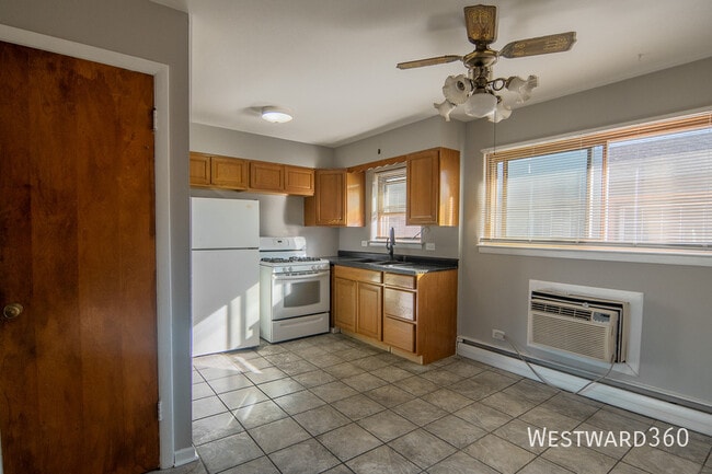 Building Photo - 13027 Seeley Ave Unit 6