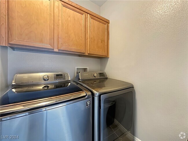 Building Photo - 1004 Crescent Falls St Rental
