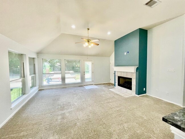 Photo - 902 Cashew Ln