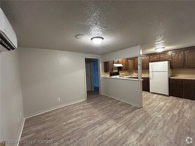 Building Photo - 29920 Main St Rental