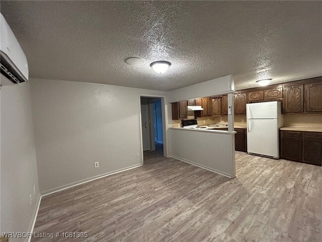 Building Photo - 29920 Main St Rental