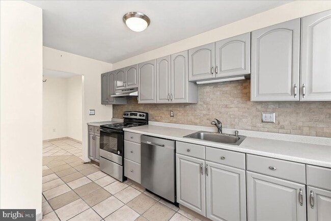 Photo - 529 W Marshall St