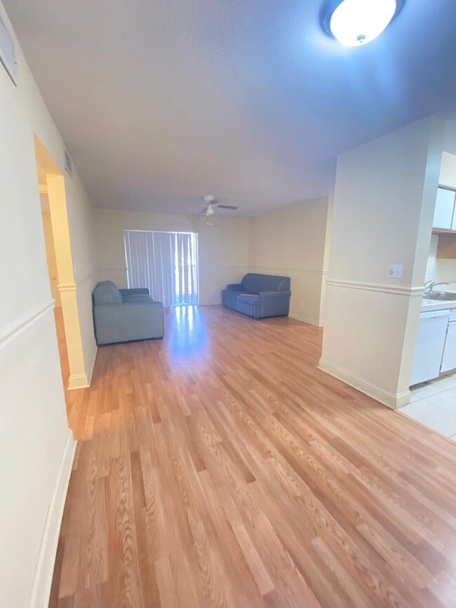 Photo - 949 Riverside Dr Unit 423