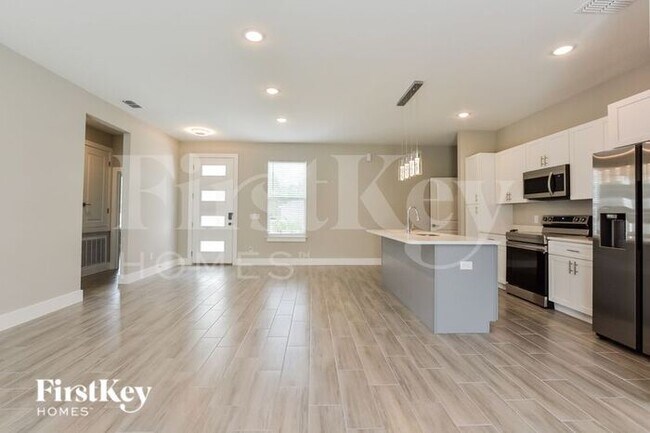 Photo - 330 Athabasca Pl House