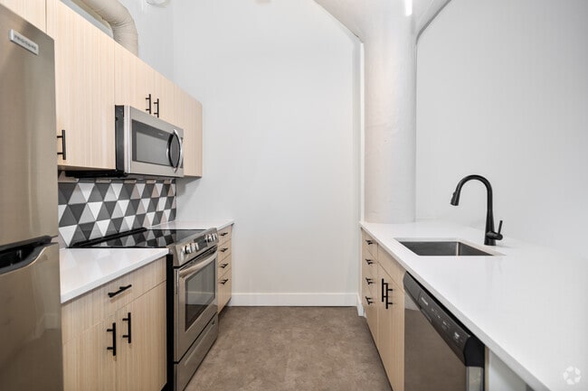 1BR, 1BA - 647SF - Kitchen - C