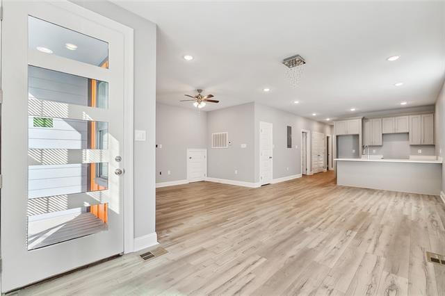 Photo - 5459-61 St Claude