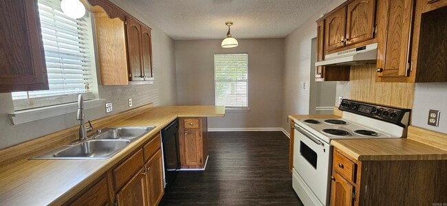 Photo - 2009 Cedarwood Cove