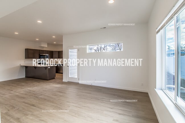 Photo - 1122 N Davis Ln