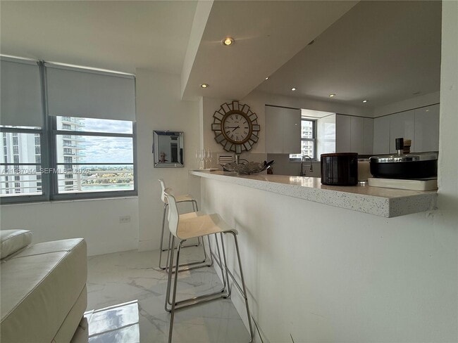 Photo - 5555 Collins Ave Unit 8R
