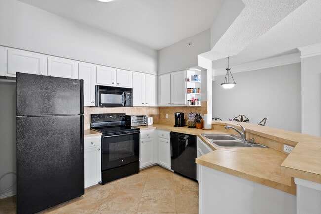 Photo - 3303 Myrtlewood Cir E