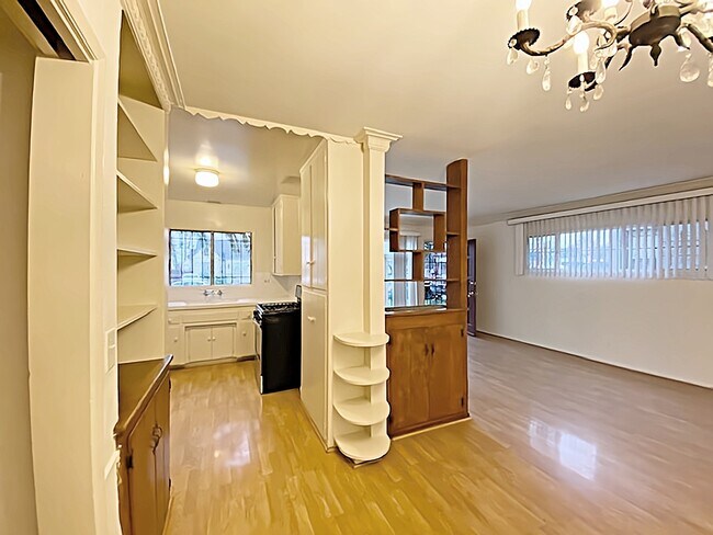 Photo - 6123 Cashio St Unidad 1