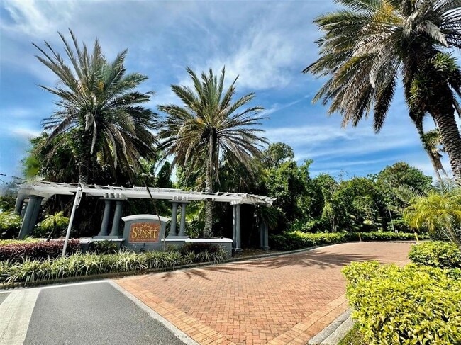 Building Photo - 4348 S Kirkman Rd Unit 806