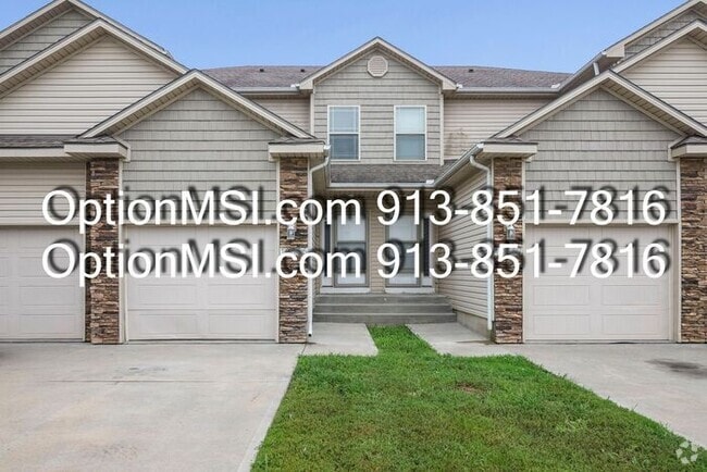 Building Photo - Townhome available in Piper schools