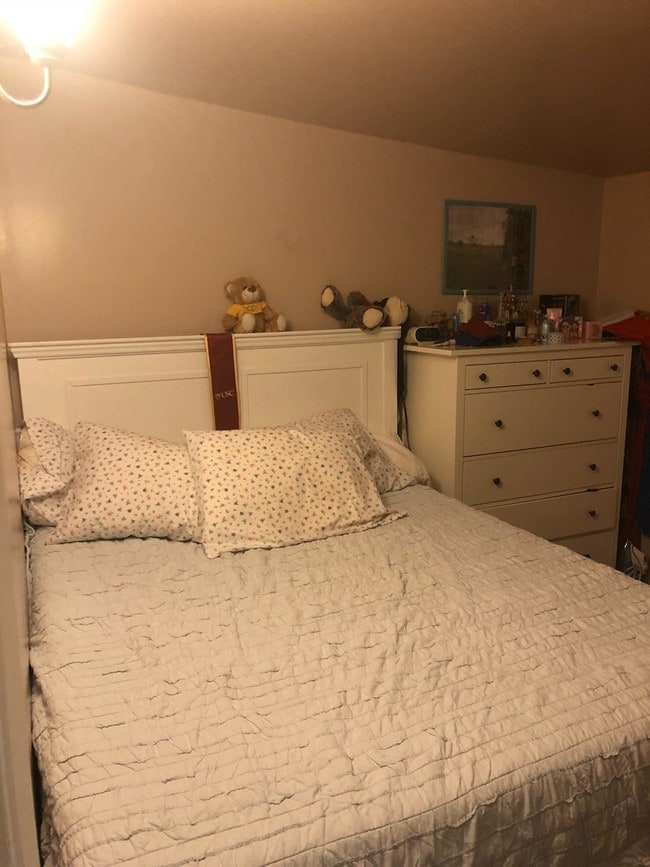 Bedroom - 349 W Lomita Ave Unit Guest