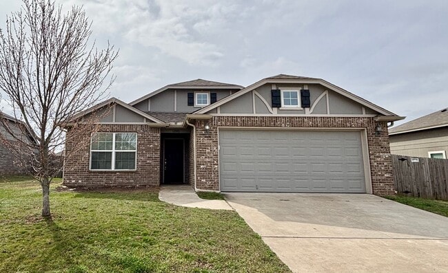 Building Photo - Awesome home with community pool!