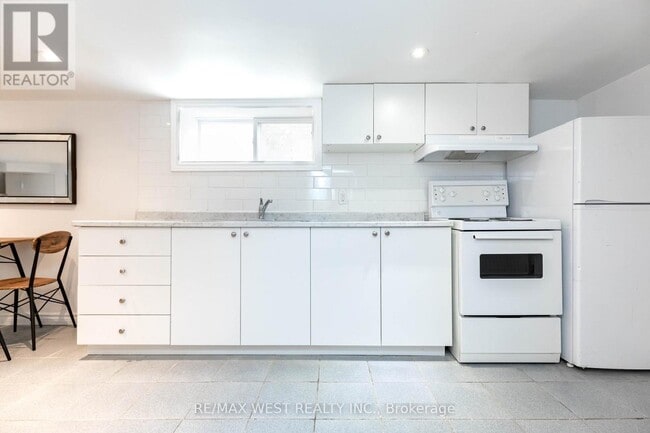 Photo - 1166 Ossington Ave