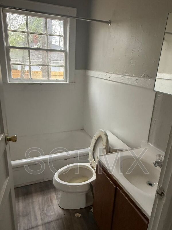 Photo - 414-B E Charlotte Ave