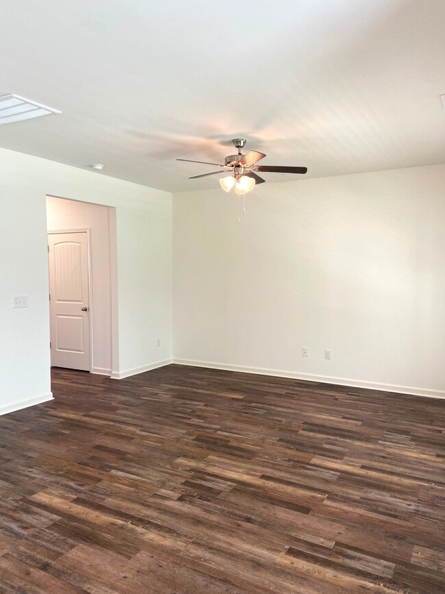 Photo - 252 Chelsea Pk Cir