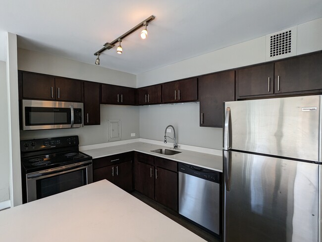 Photo - 5559 N Sheridan Rd Apartments Unit 2D