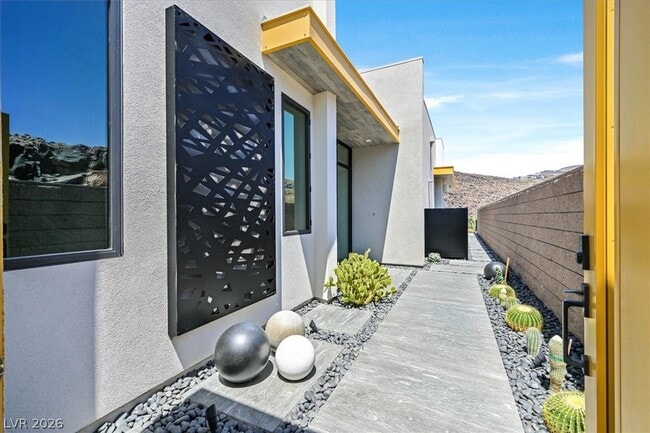 Photo - 692 Scenic Cliff Dr
