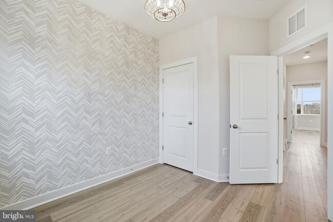 Photo - 3599 Aster St