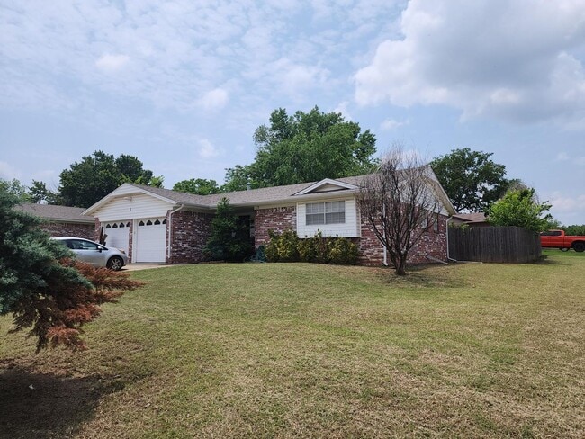 Building Photo - Darling Home in East Shawnee