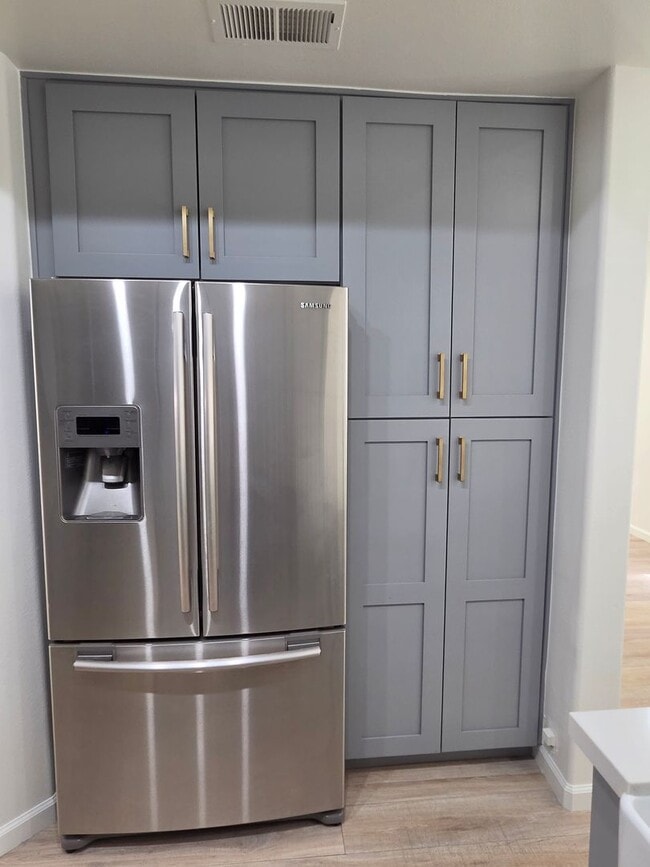 Photo - TOWNHOUSE-STYLE 3 BR + 2 1/2 BA UNIT IN CANYON COUNTRY AVAILABLE NOW