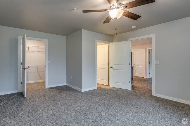 2 BR, 2 BA - 1,165SF