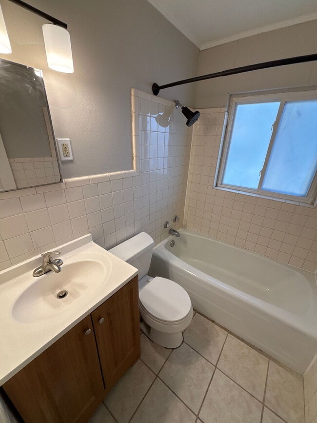 2150 Saxon St Unit # C