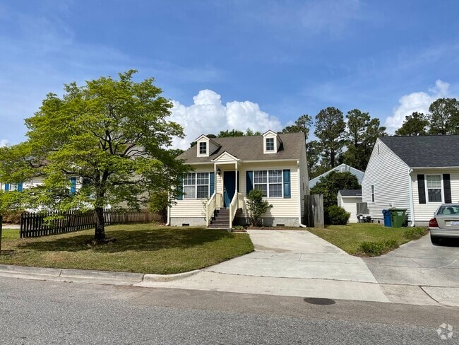 Building Photo - 624 Varsity Dr Rental