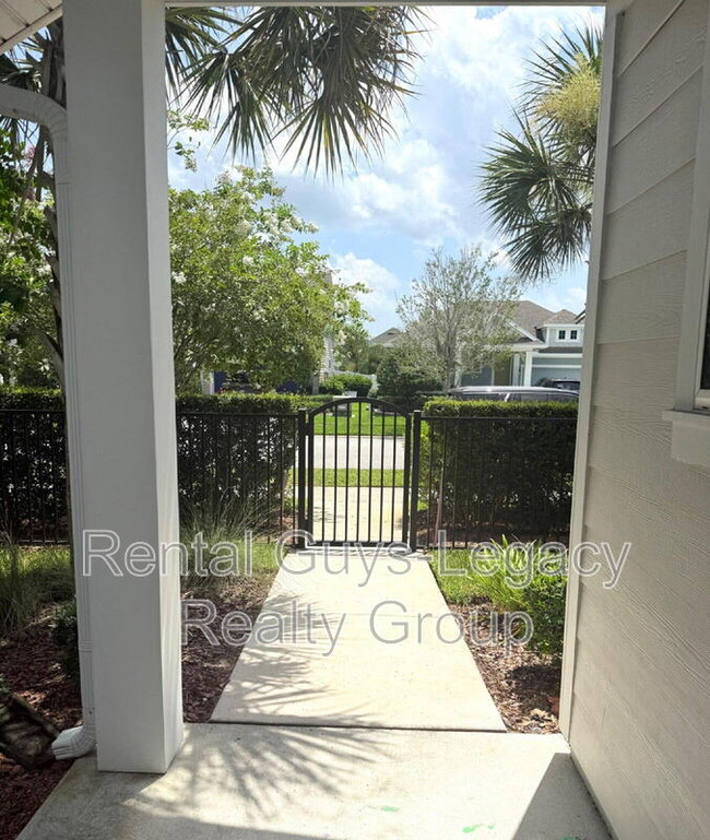 Photo - 409 Crestview Dr
