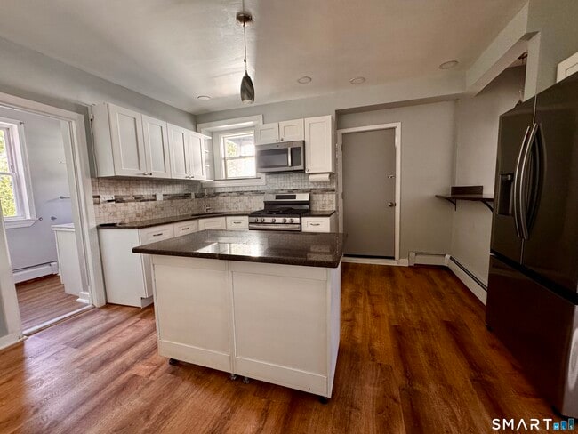 Photo - 196 Russ St Unidad 2nd Floor