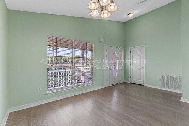 Photo - 742 Saltair Ln