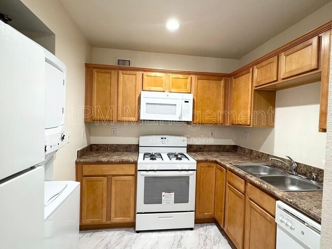 Photo - 843 Hayworth Ave