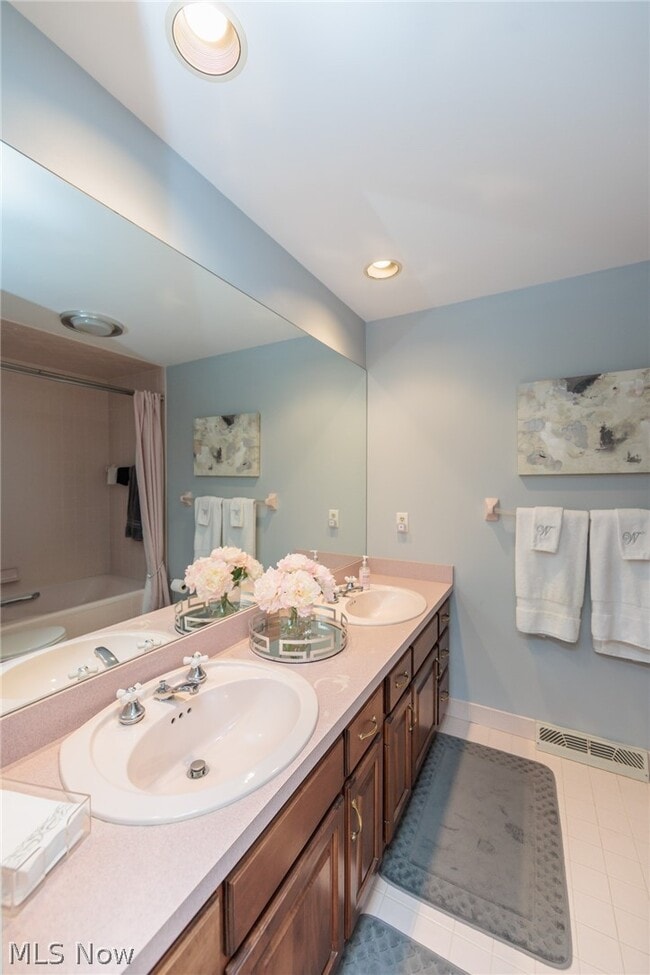 Photo - 30 Cableknoll Ln