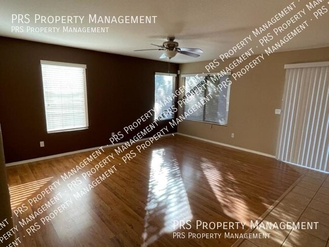 Photo - 1053 W Bruce Ave