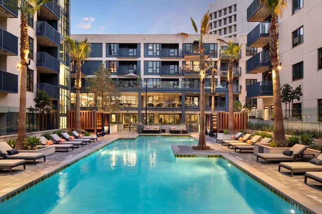 Pool - AMLI Old Pasadena