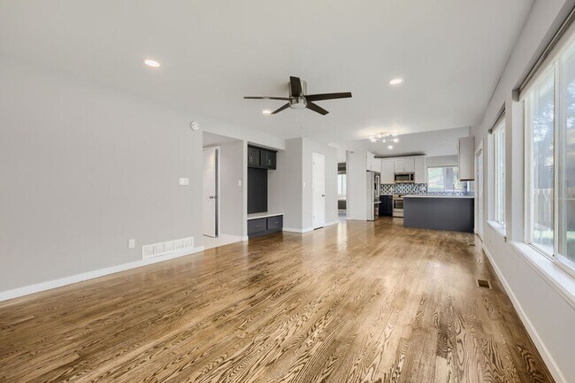 Photo - 885 Marlstone Pl