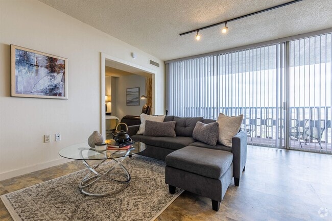 Building Photo - 700 E 9th St Unit 13F Rental